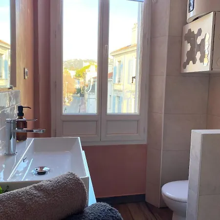 2p Avec Balcon, Proche Centre *