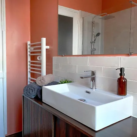 2p Avec Balcon, Proche Centre Apartment *