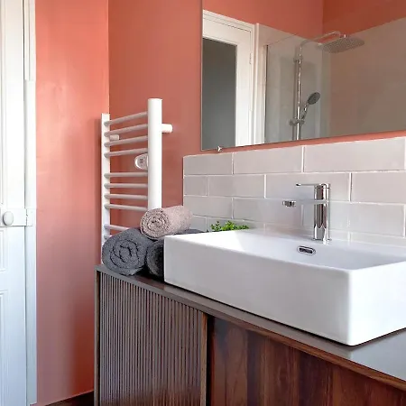 2p Avec Balcon, Proche Centre 아파트 칸느