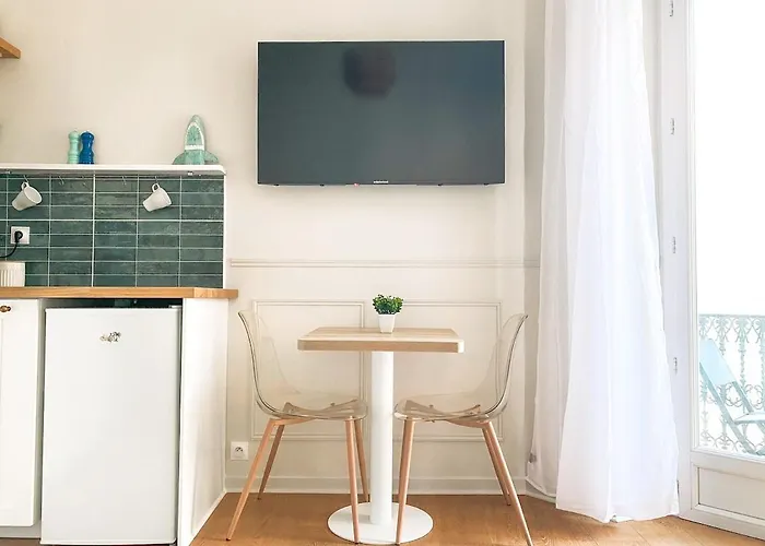 2p Avec Balcon, Proche Centre Apartmán *