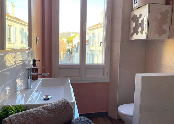 2p Avec Balcon, Proche Centre *