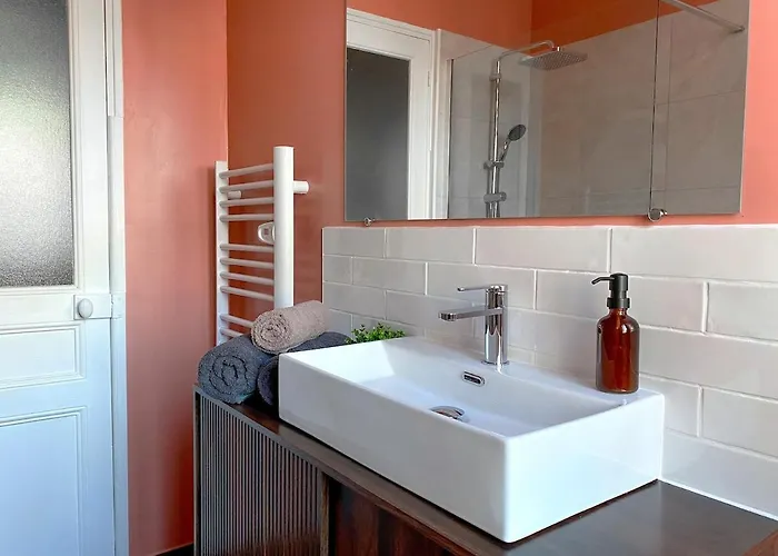 2p Avec Balcon, Proche Centre Apartmán *