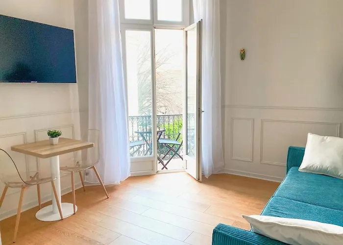 2p Avec Balcon, Proche Centre Apartmán