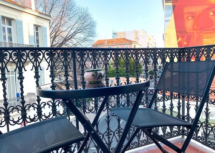 2p Avec Balcon, Proche Centre