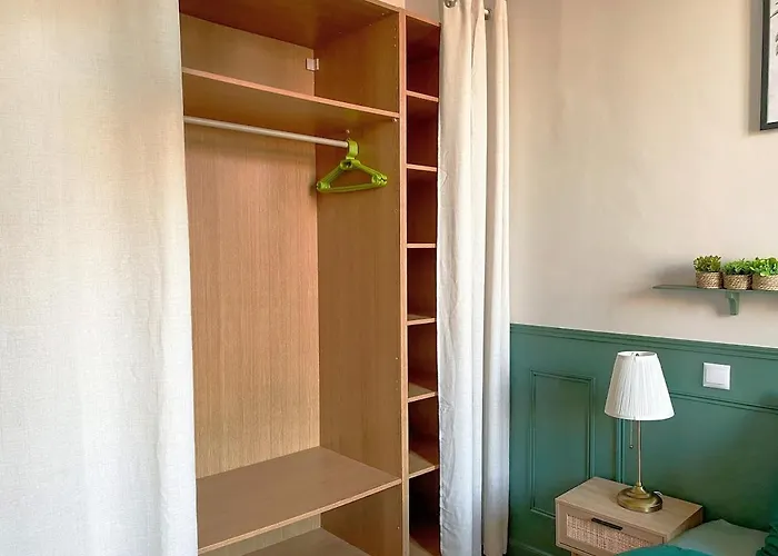 Apartmán 2p Avec Balcon, Proche Centre Cannes