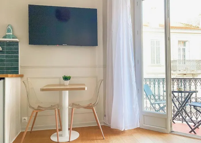 2p Avec Balcon, Proche Centre