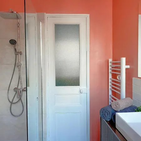 Apartman 2p Avec Balcon, Proche Centre Cannes