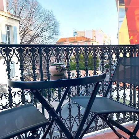 2p Avec Balcon, Proche Centre