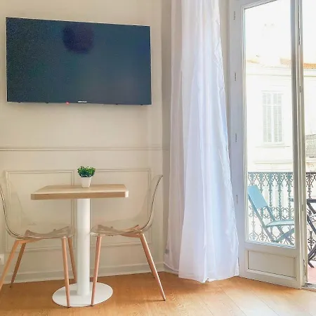 2p Avec Balcon, Proche Centre