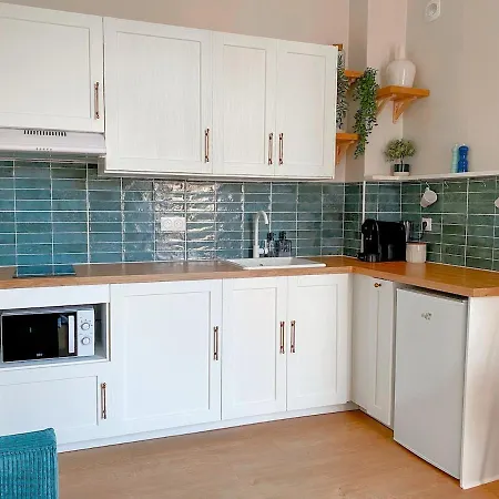 2p Avec Balcon, Proche Centre